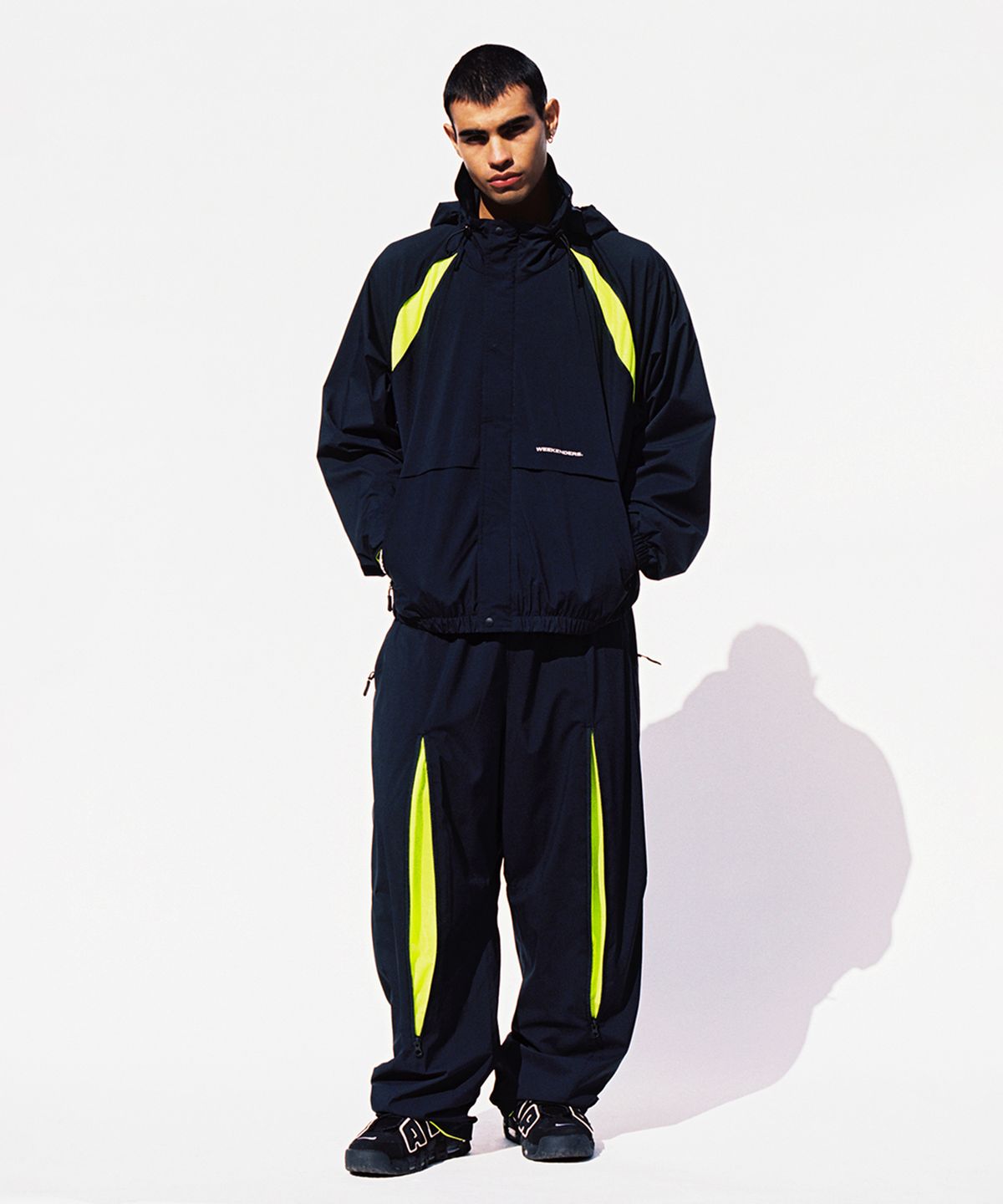위캔더스(WKNDRS) TECHNICAL WINDBREAKER PANTS (BLACK)