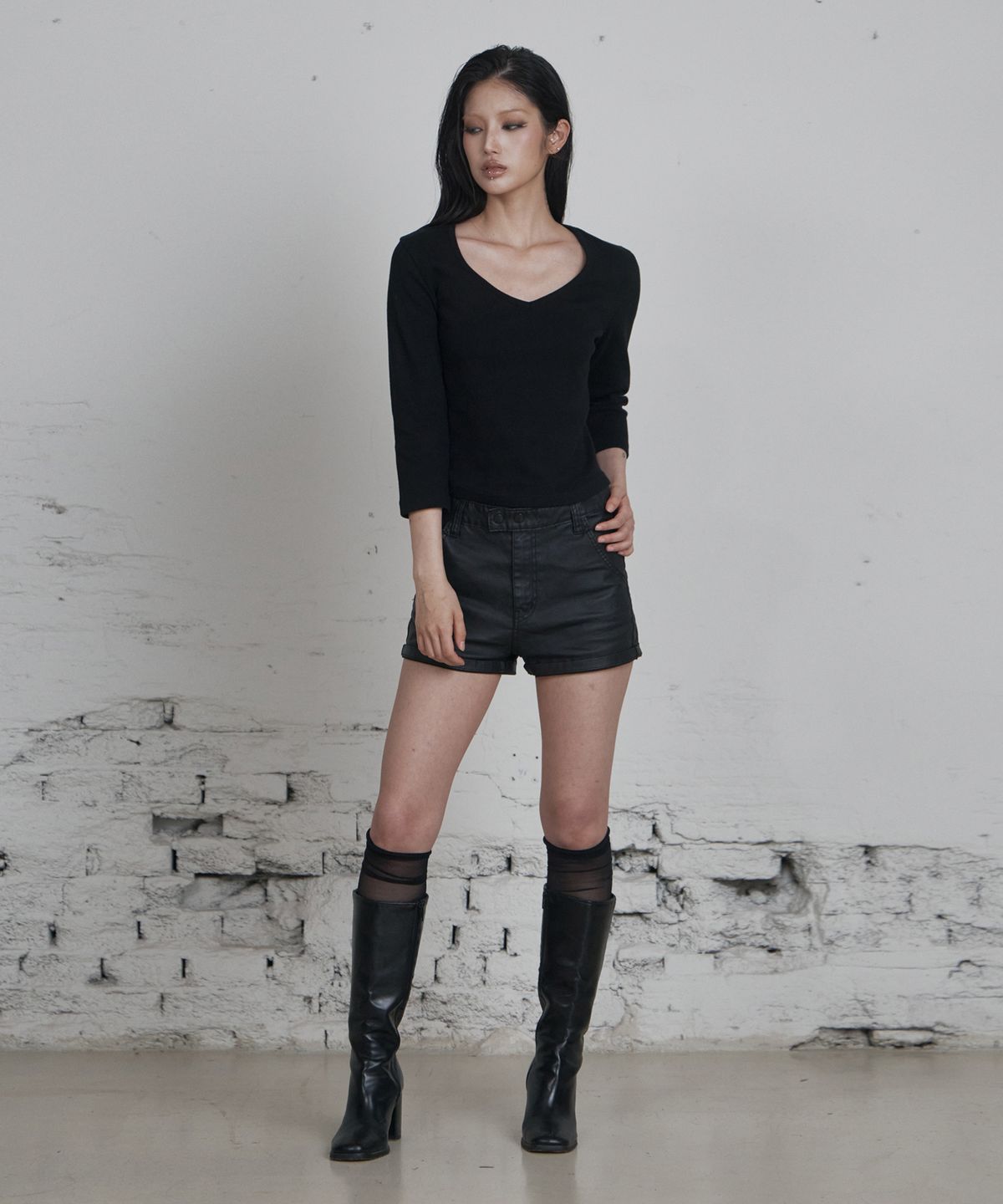 큐리티(CURETTY) C 90S LINE V-NECK T-SHIRT_BLACK