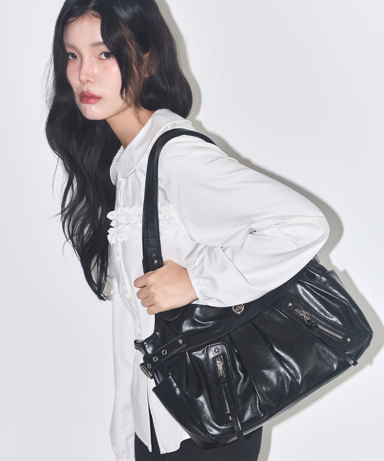 MUSINSA | ILLIGO Amber Buckle Shoulder Bag Black