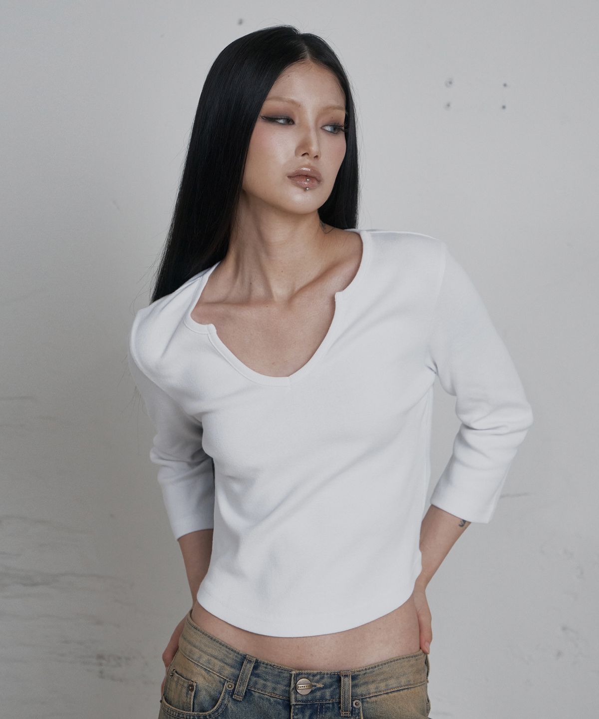 큐리티(CURETTY) C 90S LINE SLIT NECK T-SHIRT_WHITE