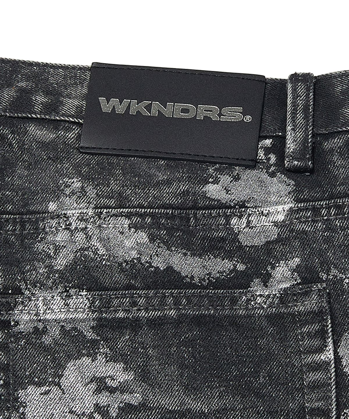 위캔더스(WKNDRS) SKULL COATED DENIM PANTS (BLACK)