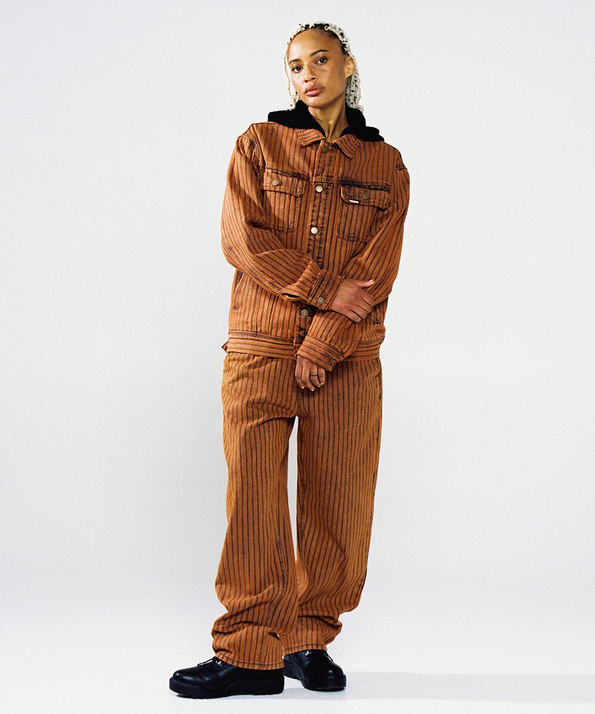 위캔더스(WKNDRS) STRIPE DENIM PANTS (ORANGE)