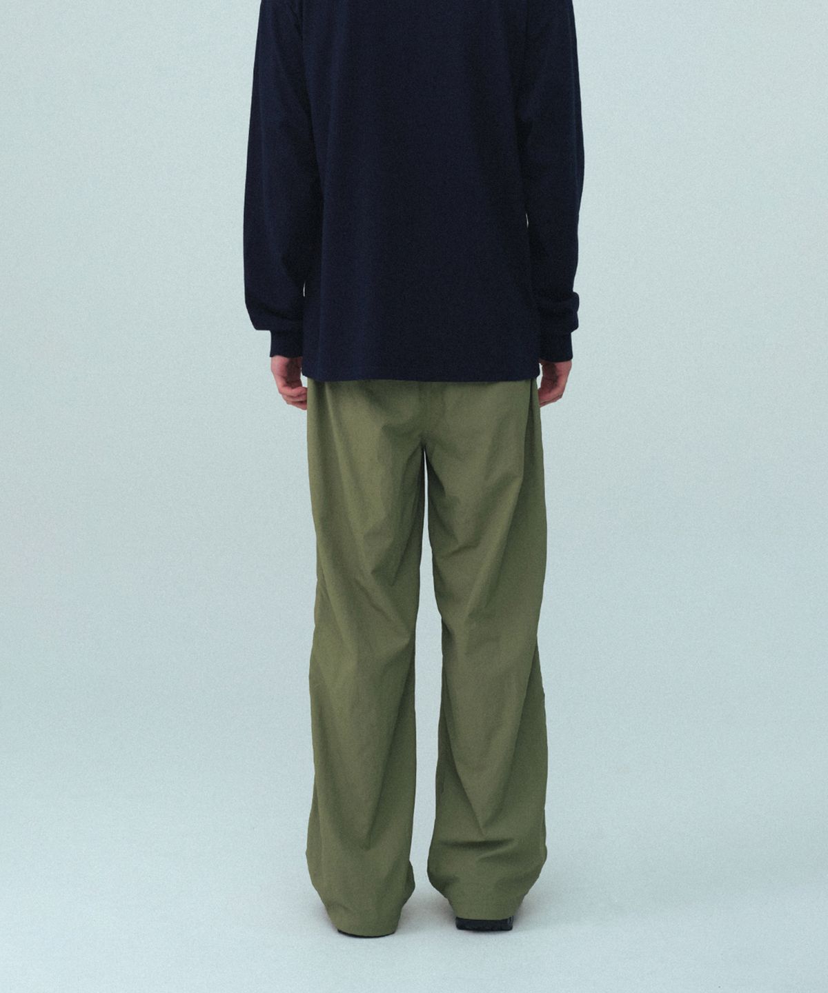 레스트앤레크레이션(REST&RECREATION) NYLON PARACHUTE PANTS - OLIVE