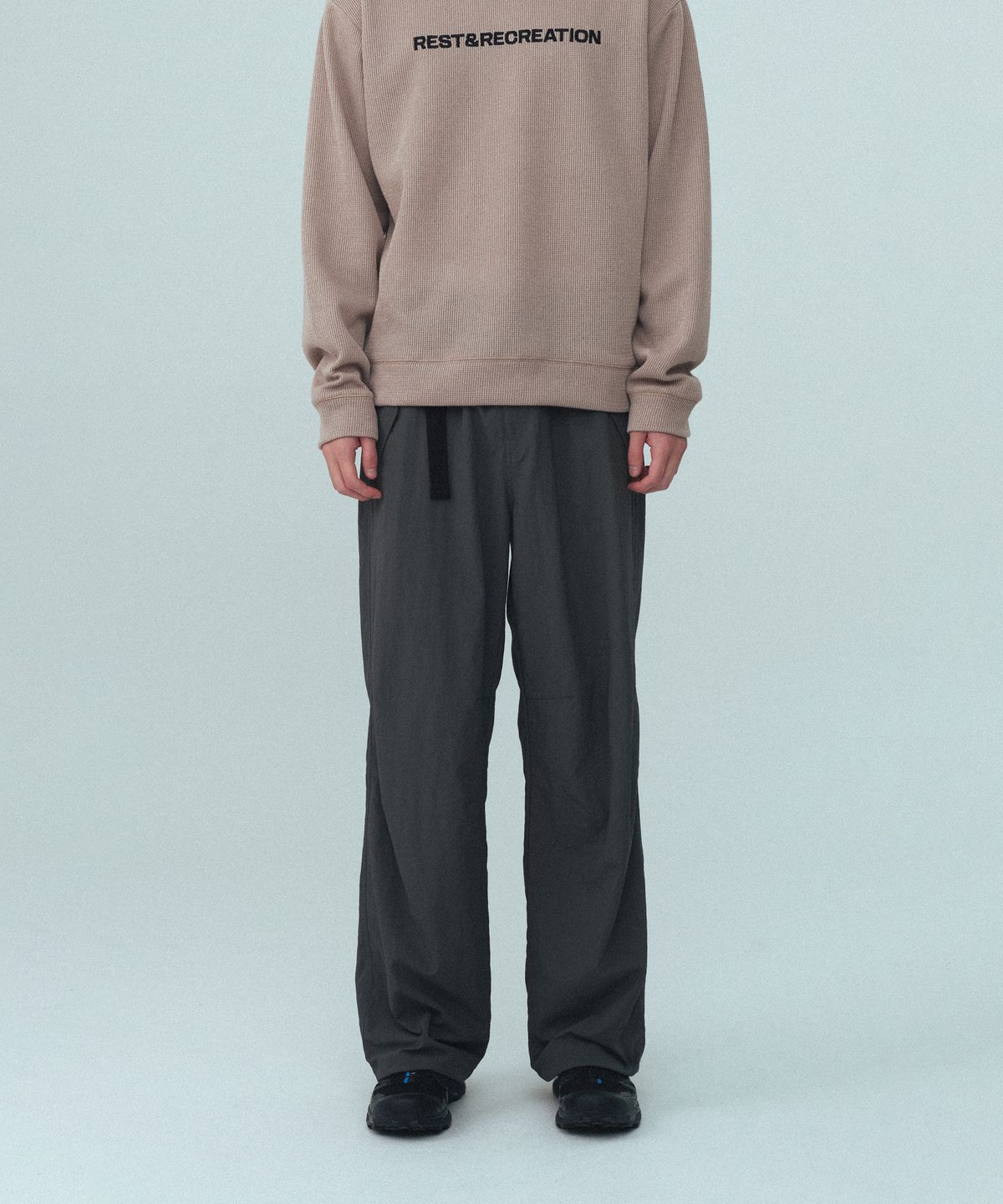 레스트앤레크레이션(REST&RECREATION) NYLON PARACHUTE PANTS - GREY