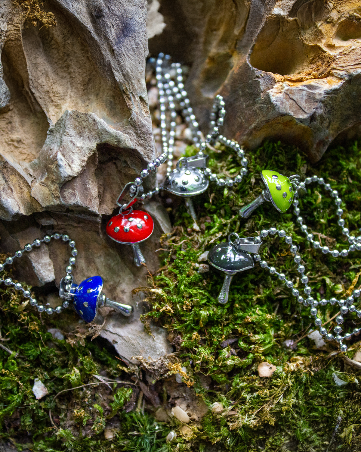 미디엄스(MEDIUMS) Magic Mushroom Necklace - Dark Brown (매직 머쉬룸 목걸이)