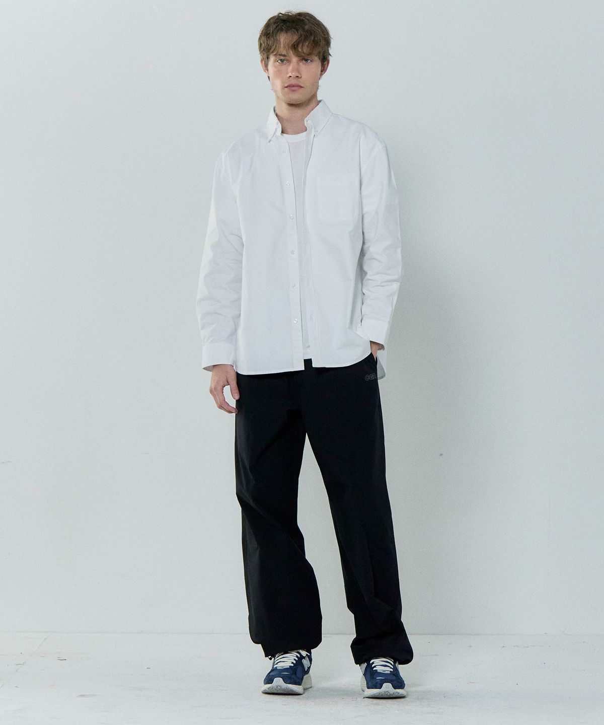 베이직하우스(BASIC HOUSE) 옥스포드 세미오버핏 긴팔셔츠 화이트 LZWS0101