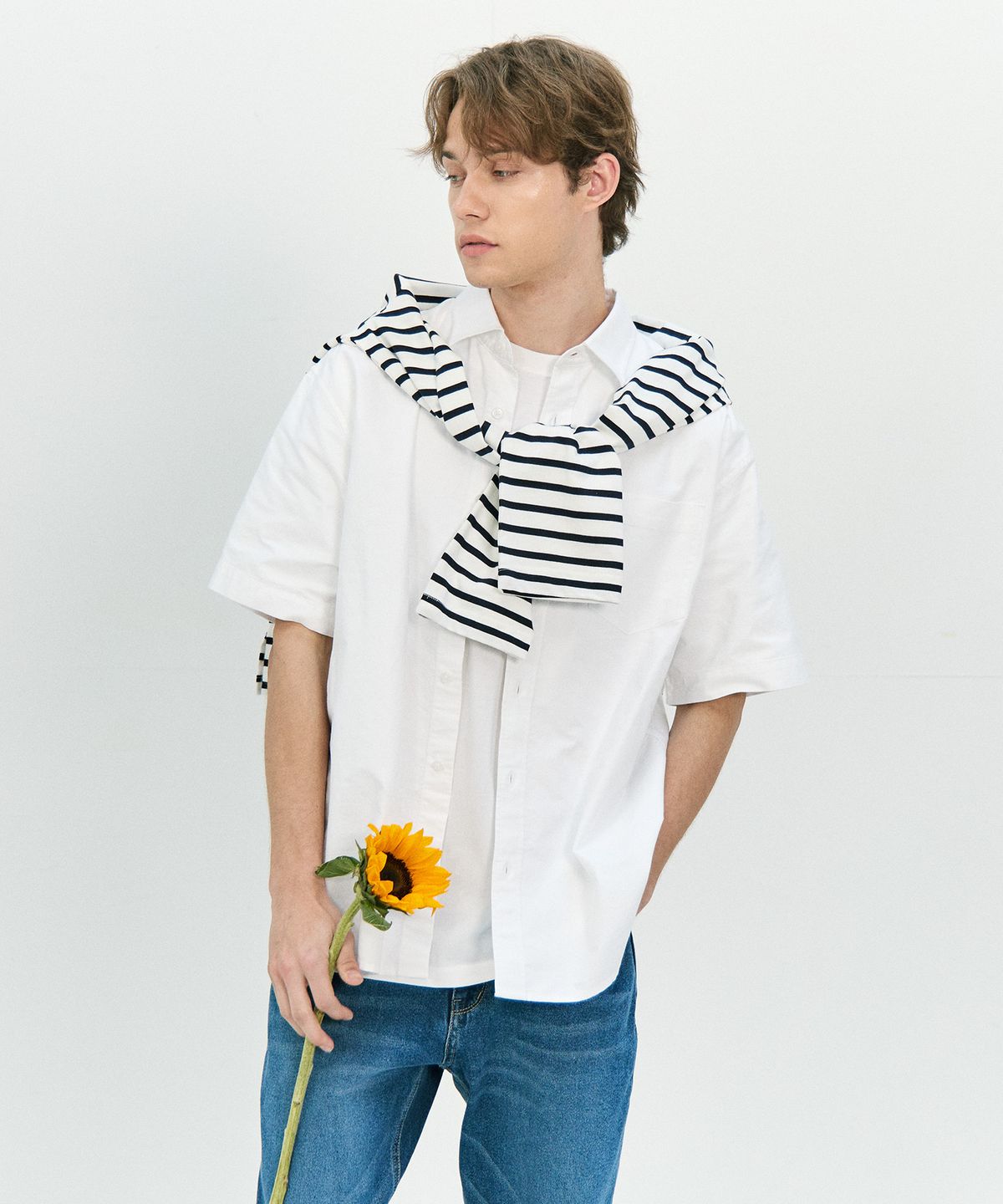 베이직하우스(BASIC HOUSE) 옥스포드 세미오버핏 반팔셔츠 화이트 LZWS3101
