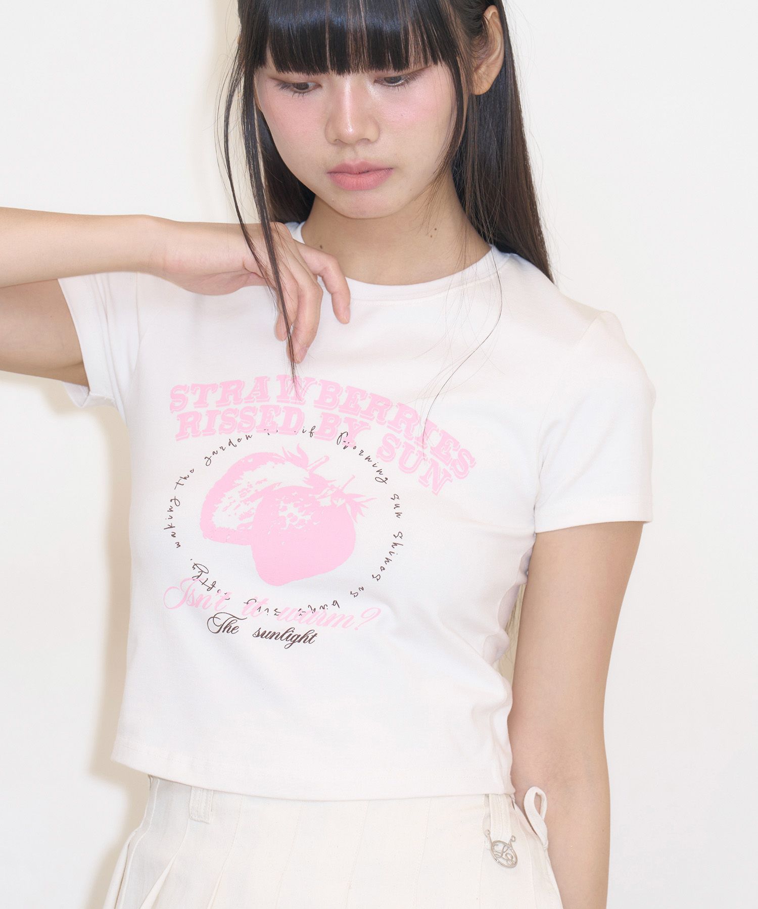 MUSINSA | ILLIGO Strawberry Fitted T-shirt Cream