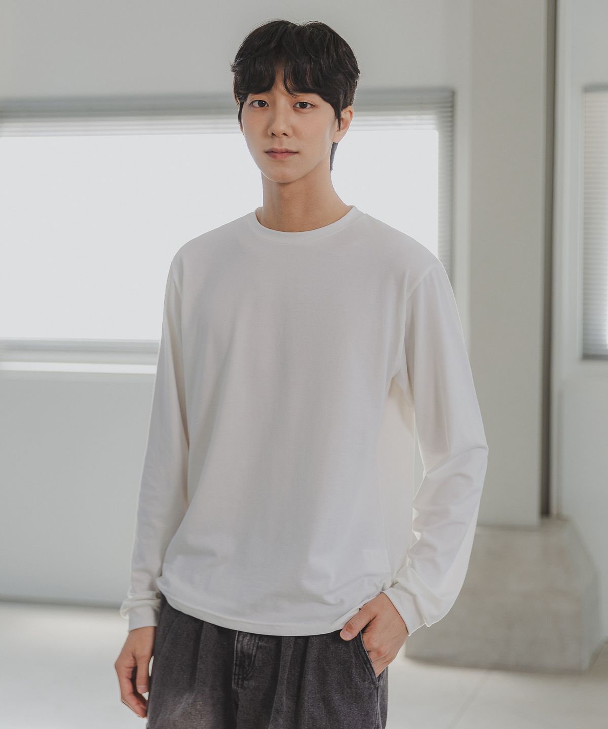 앨빈클로(ALVINCLO) 싱글스판 무지 기본핏 긴팔티셔츠 AVT335 (2 COLOR)
