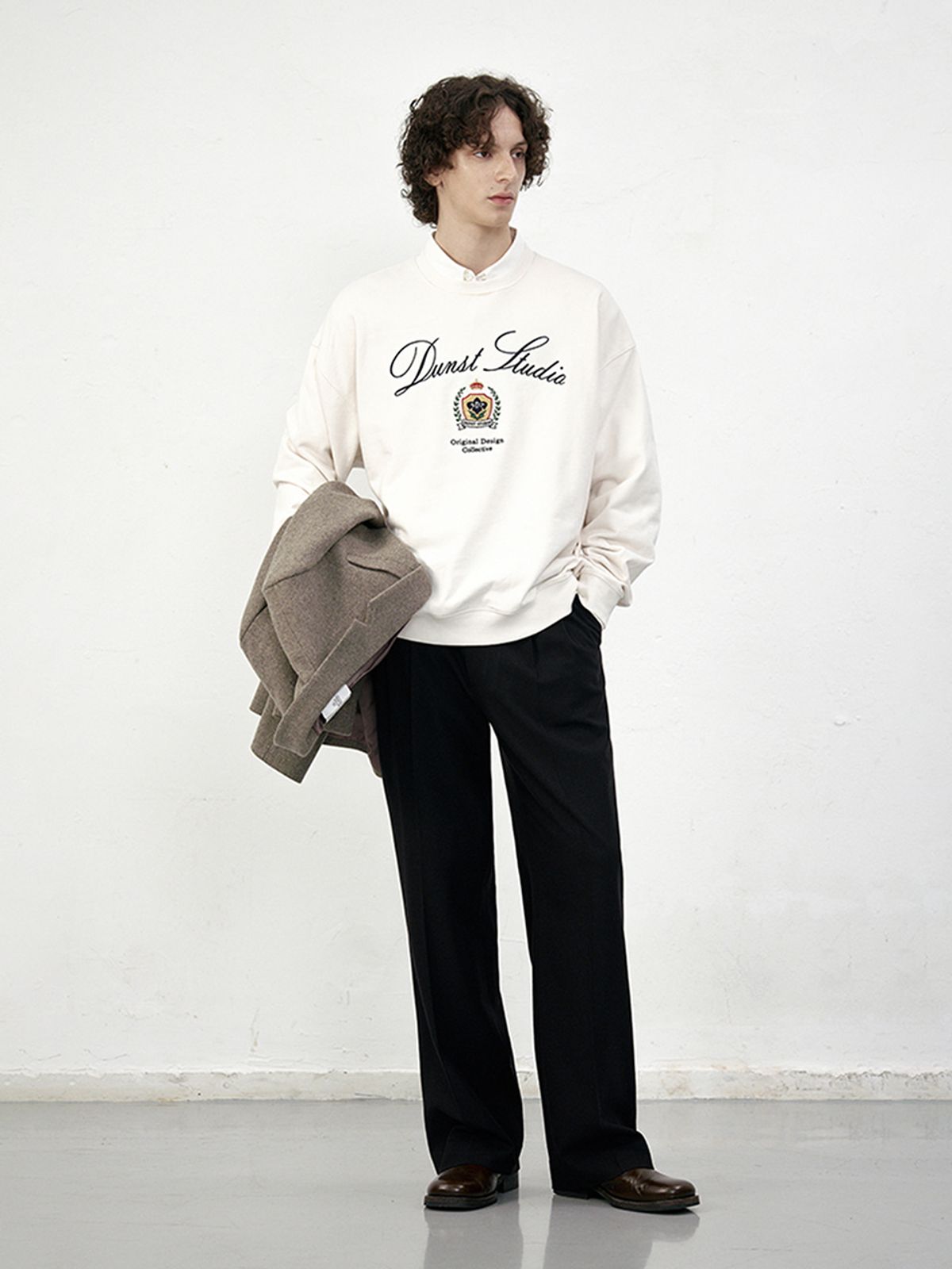던스트 포 맨(DUNST FOR MEN) CLASSIC LOGO SWEATSHIRT_UNISEX_UDTS5C113_CREAM