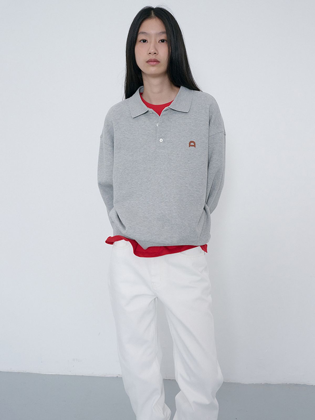 던스트(DUNST) UNISEX LEATHER LOGO COLLARED T-SHIRT_UDTS6C110_MELANGE GREY