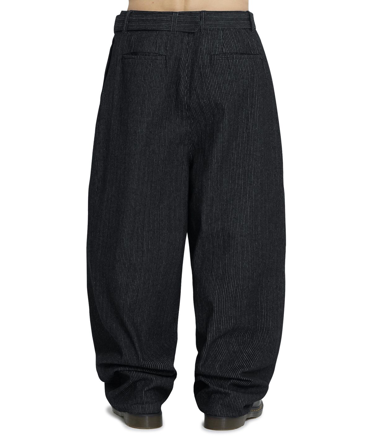 오픈야드(오와이)(OPENYARD(OY)) STRIPE BELTED SIDE TWO TUCK WIDE PANTS - BLACK