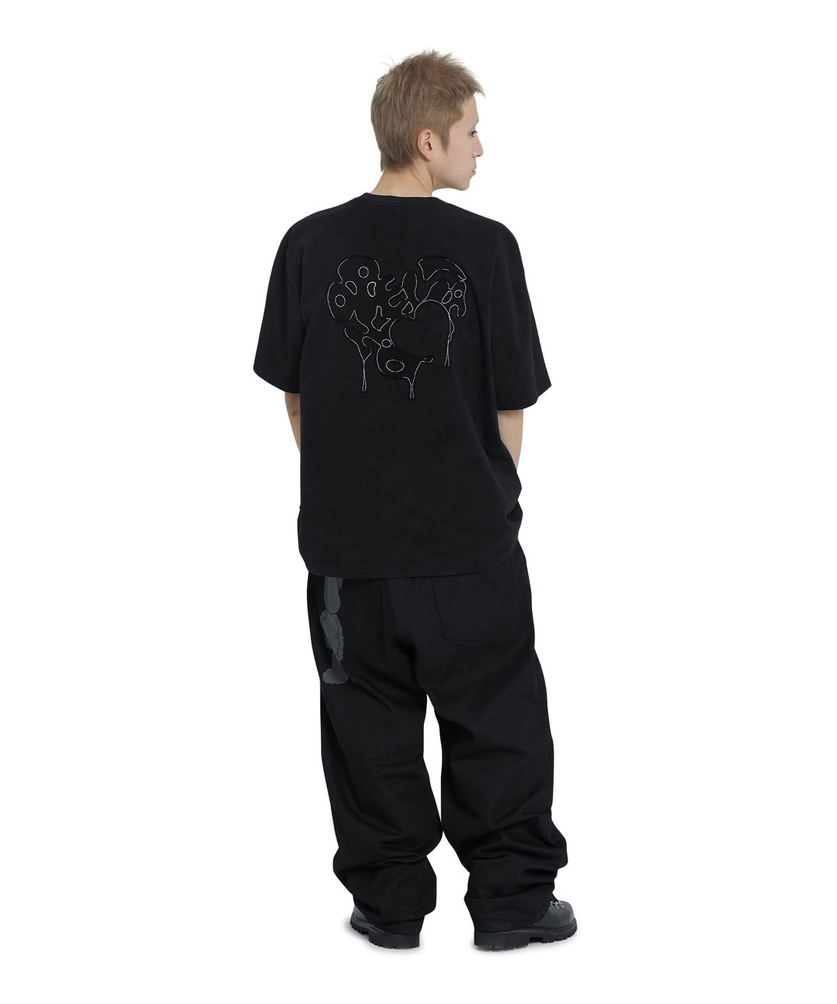 오픈야드(오와이)(OPENYARD(OY)) EMBROIDERED HEART TEE - BLACK