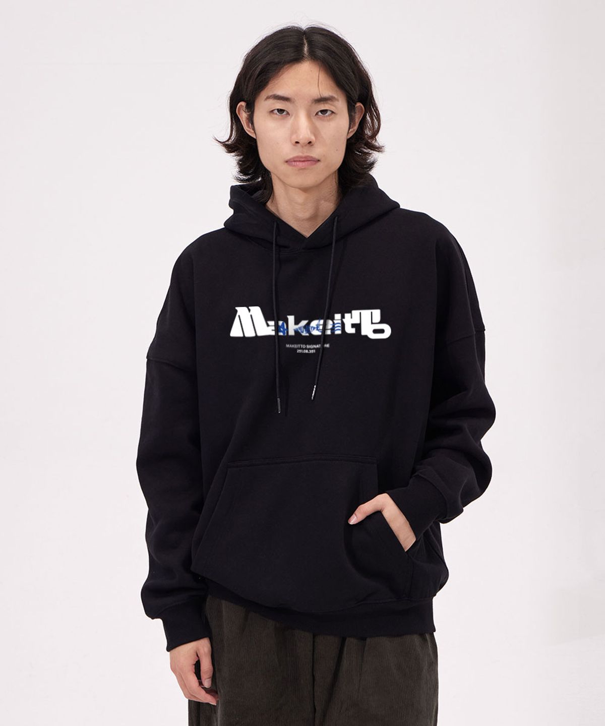 메이킷투(MAKEITTO) 볼드 레터링 후디_블랙