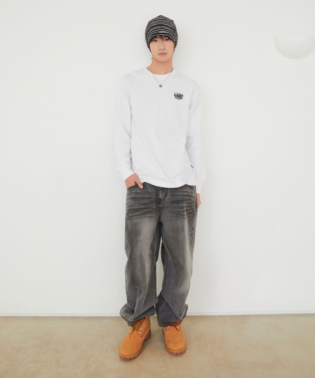 엘엠씨(LMC) HEART GLOBE LONG SLV TEE black