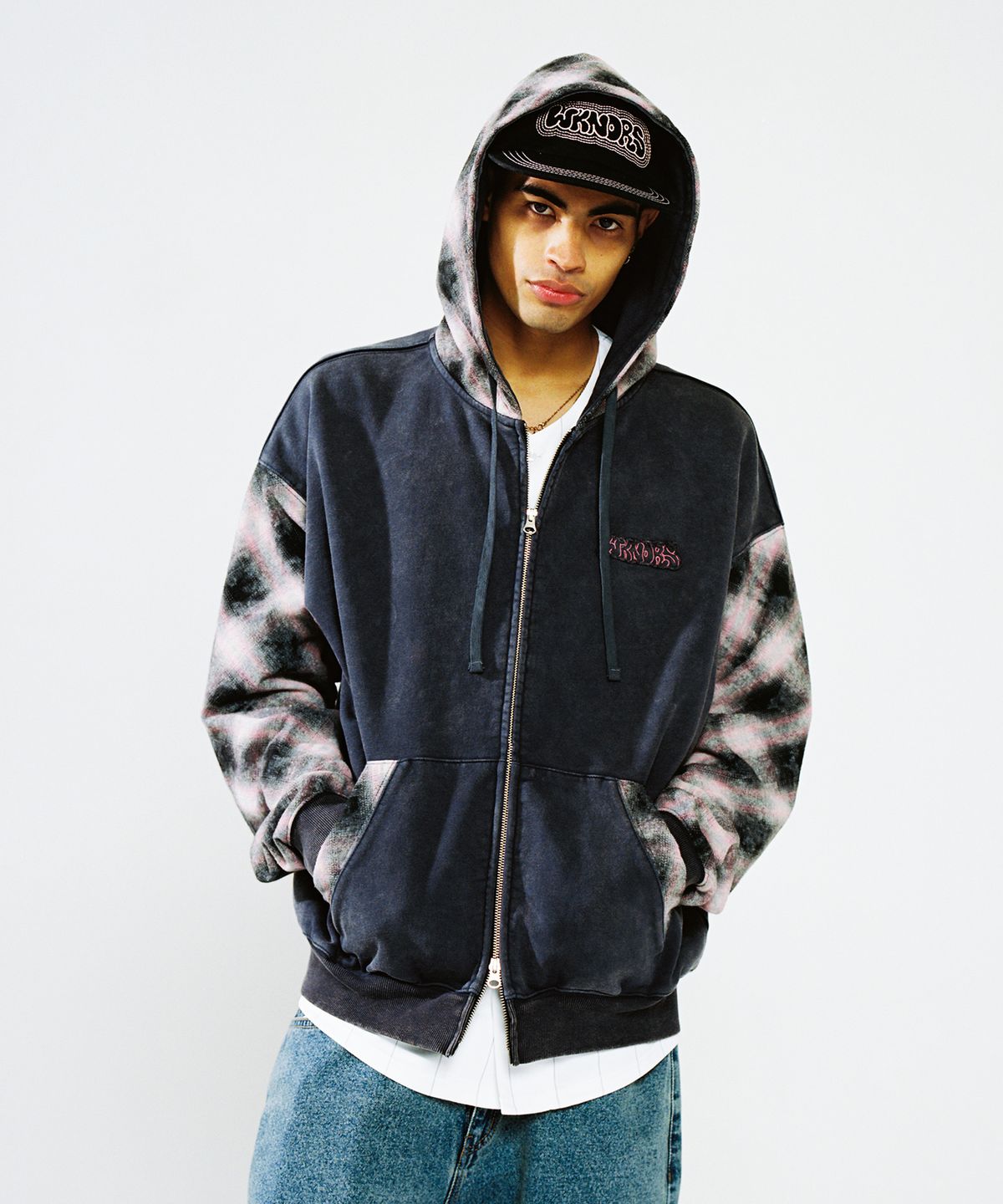 위캔더스(WKNDRS) CHECKERED ZIPUP HOODIE (CHARCOAL)