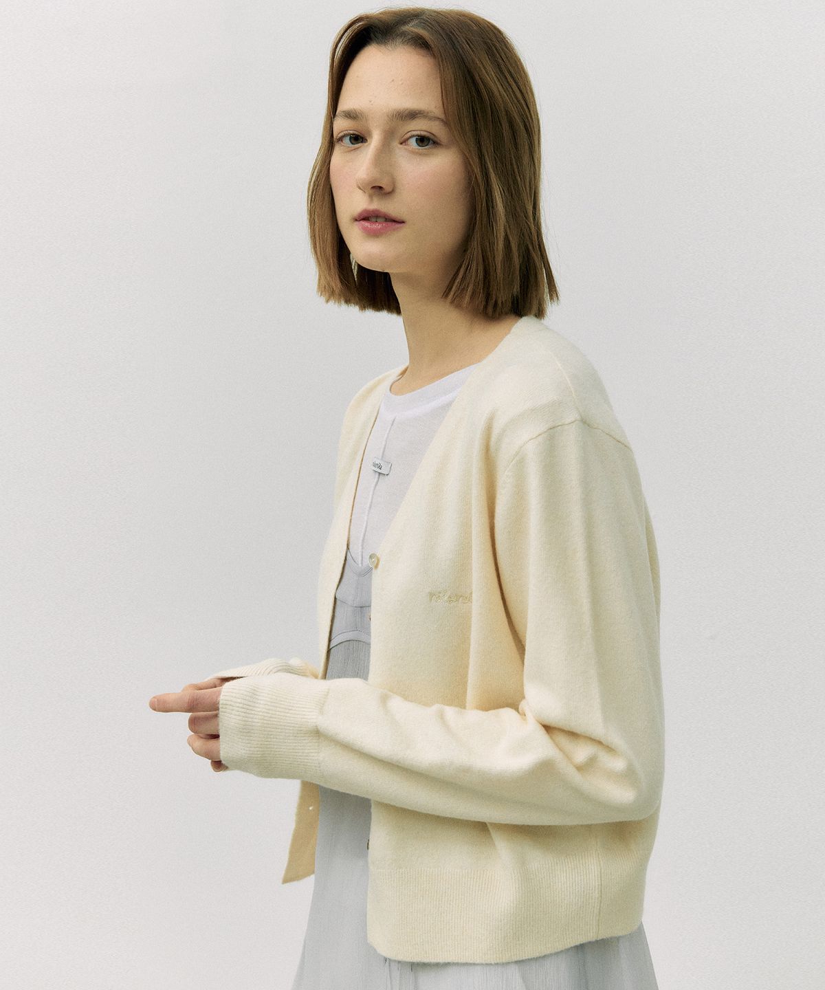 로라로라(ROLAROLA) V NECK BOKASHI CARDIGAN CREAM