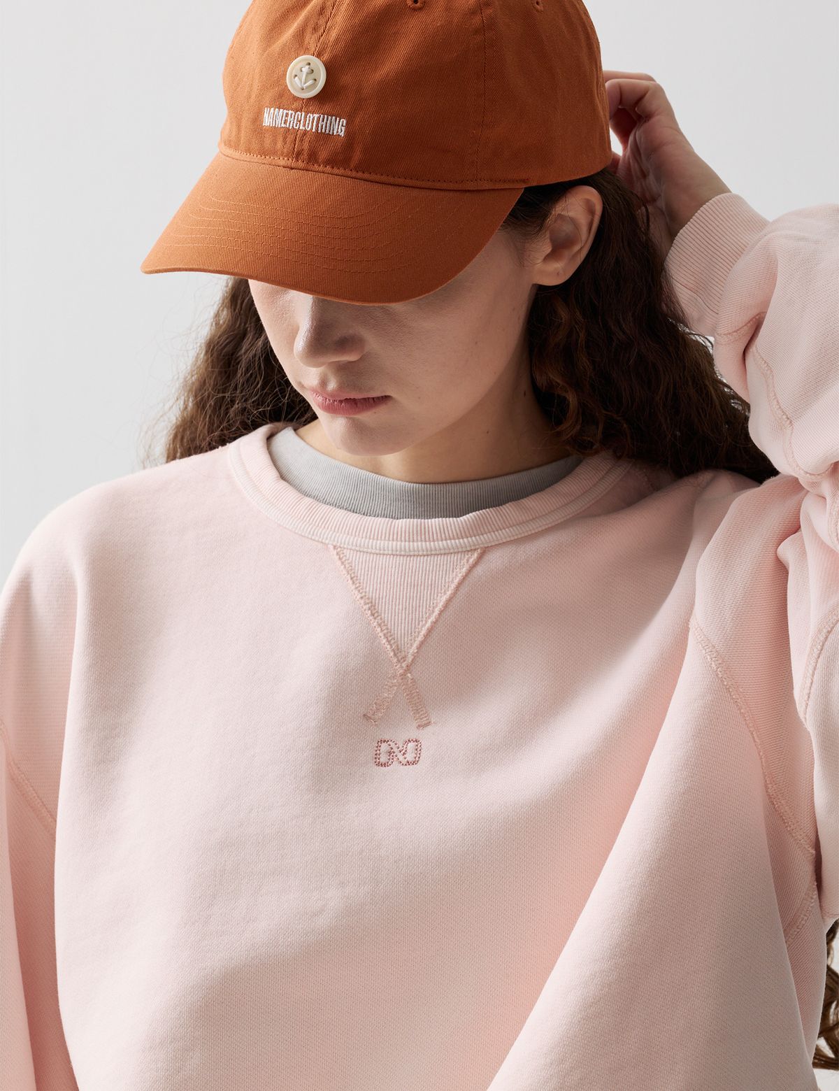 네이머클로딩(NAMERCLOTHING) DYED SYMBOL LOGO SWEATSHIRTS LIGHT PINK