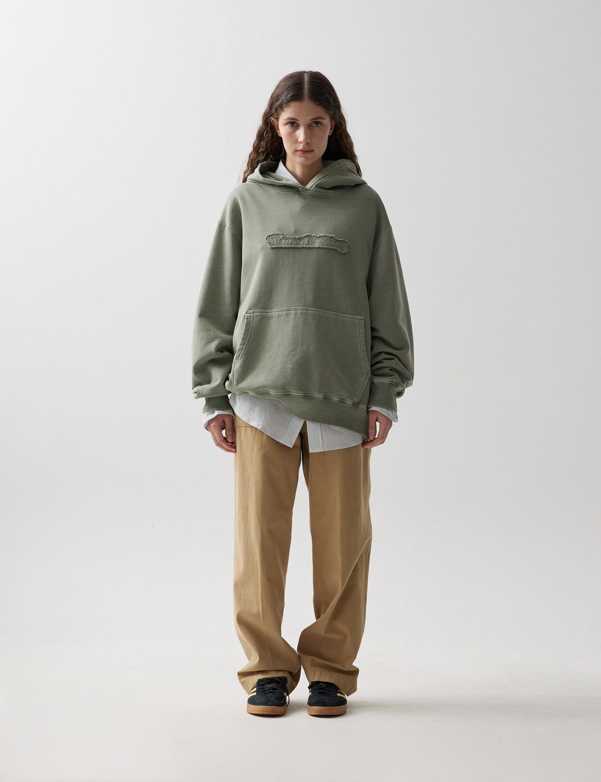 네이머클로딩(NAMERCLOTHING) DYED BASIC LOGO HODDIE SAGE GREEN