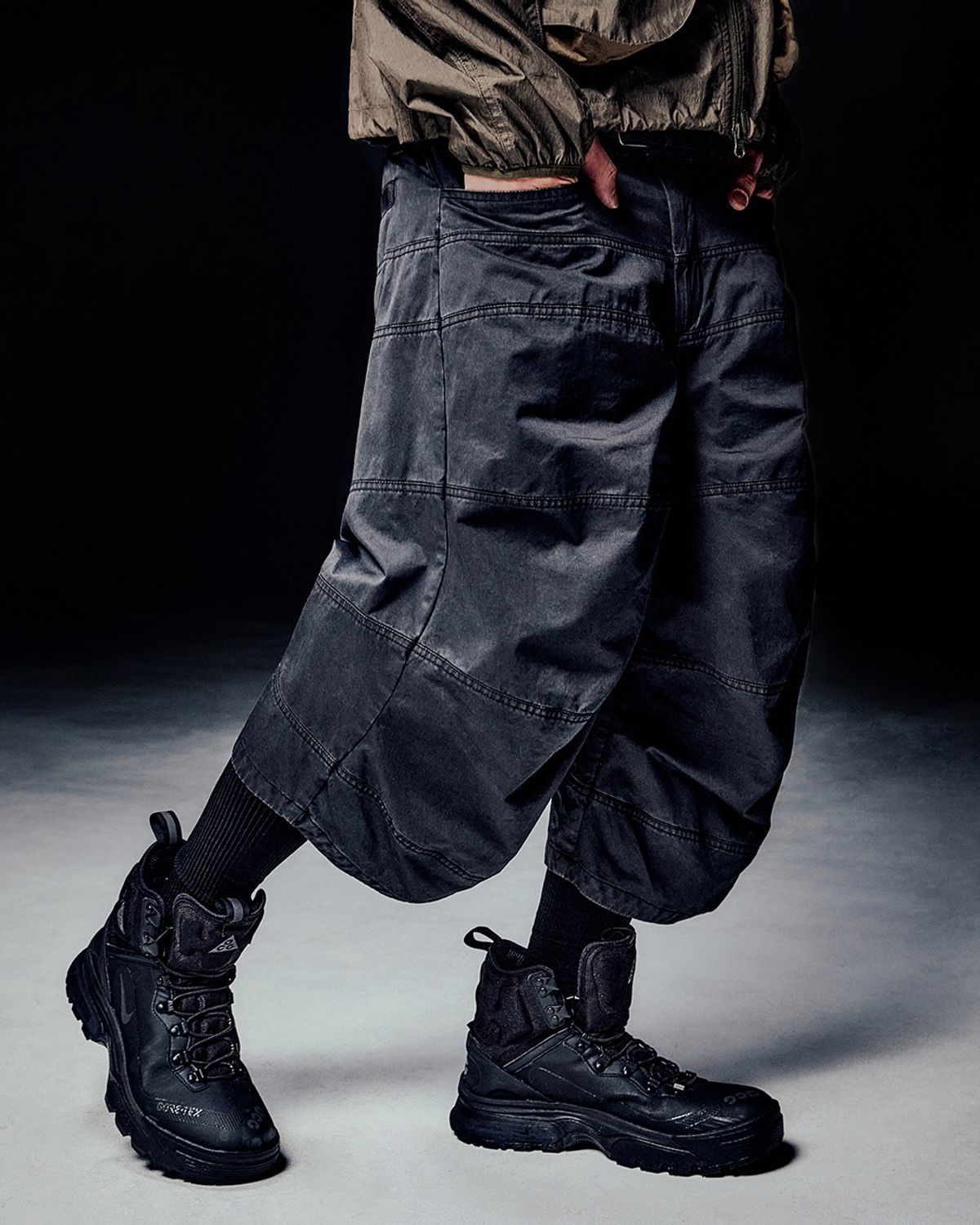 노매뉴얼(NOMANUAL) CURVED HALF PANTS - WASHED BLACK