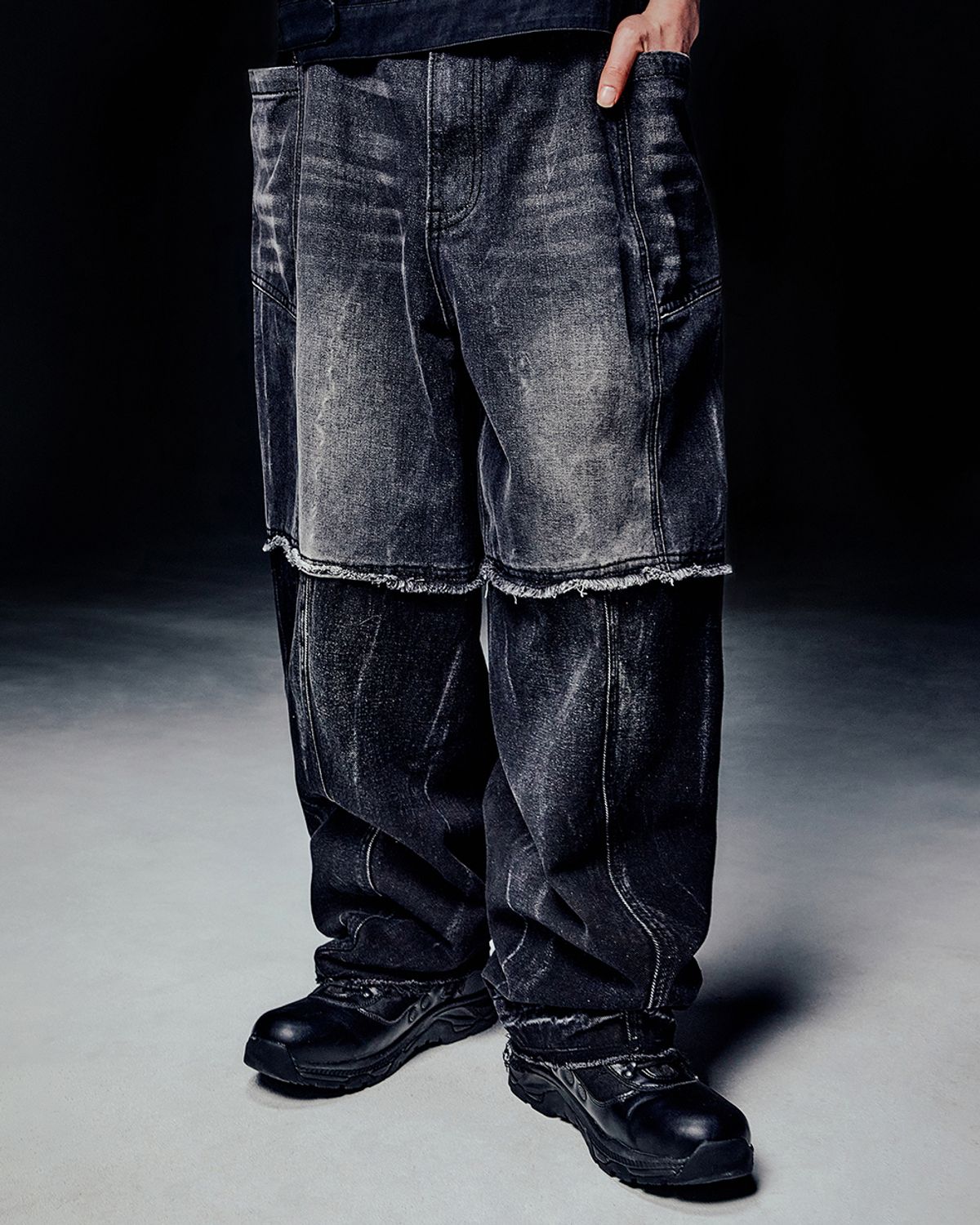 노매뉴얼(NOMANUAL) HALF & HALF DENIM PANTS - WASHED BLACK