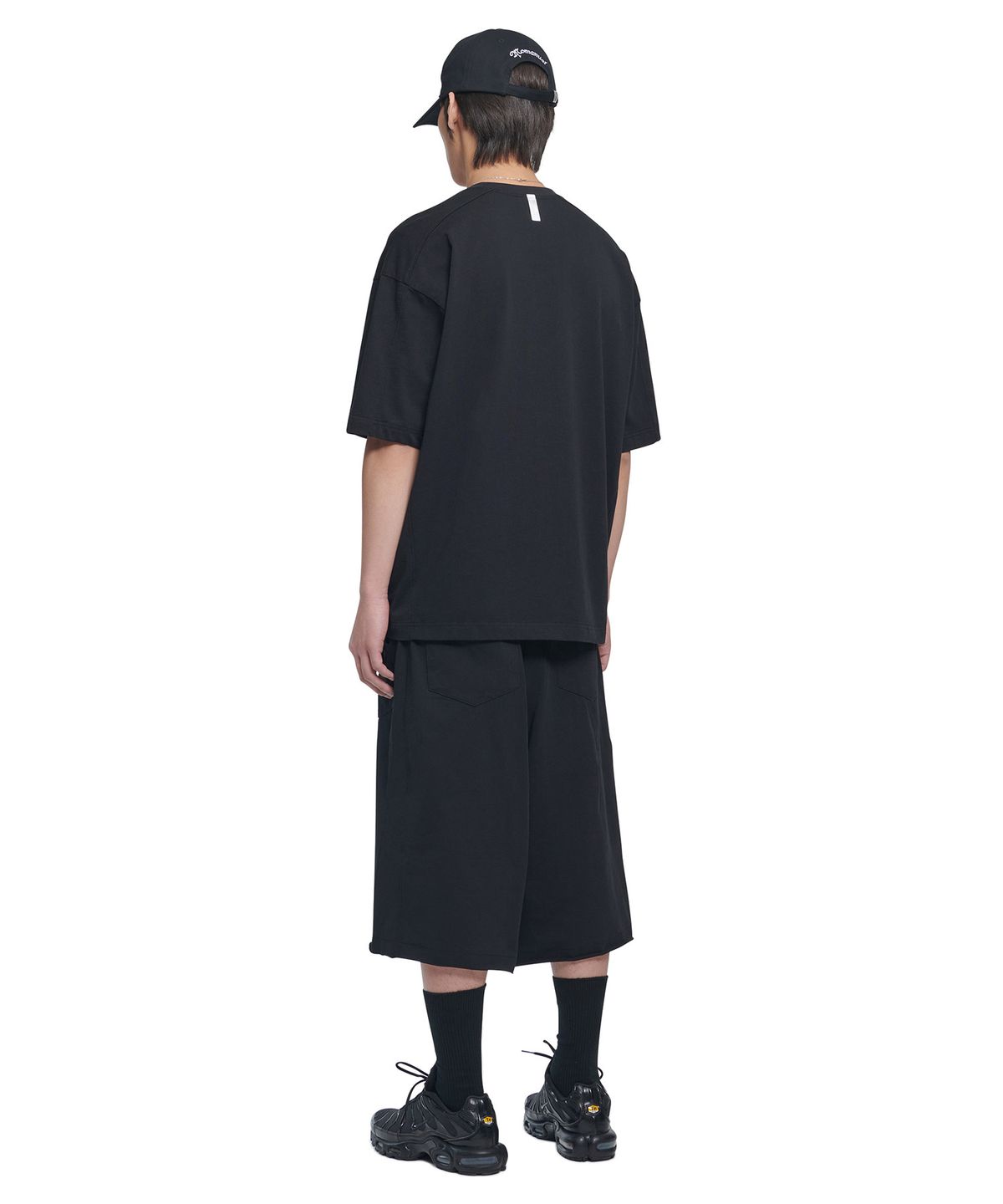 노매뉴얼(NOMANUAL) MOLTING BERMUDA SWEATPANTS - BLACK