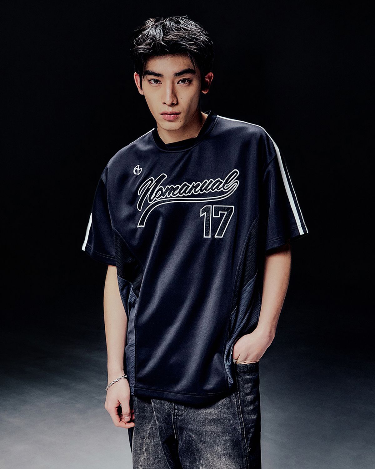 노매뉴얼(NOMANUAL) SWEEP BASEBALL JERSEY - CHARCOAL