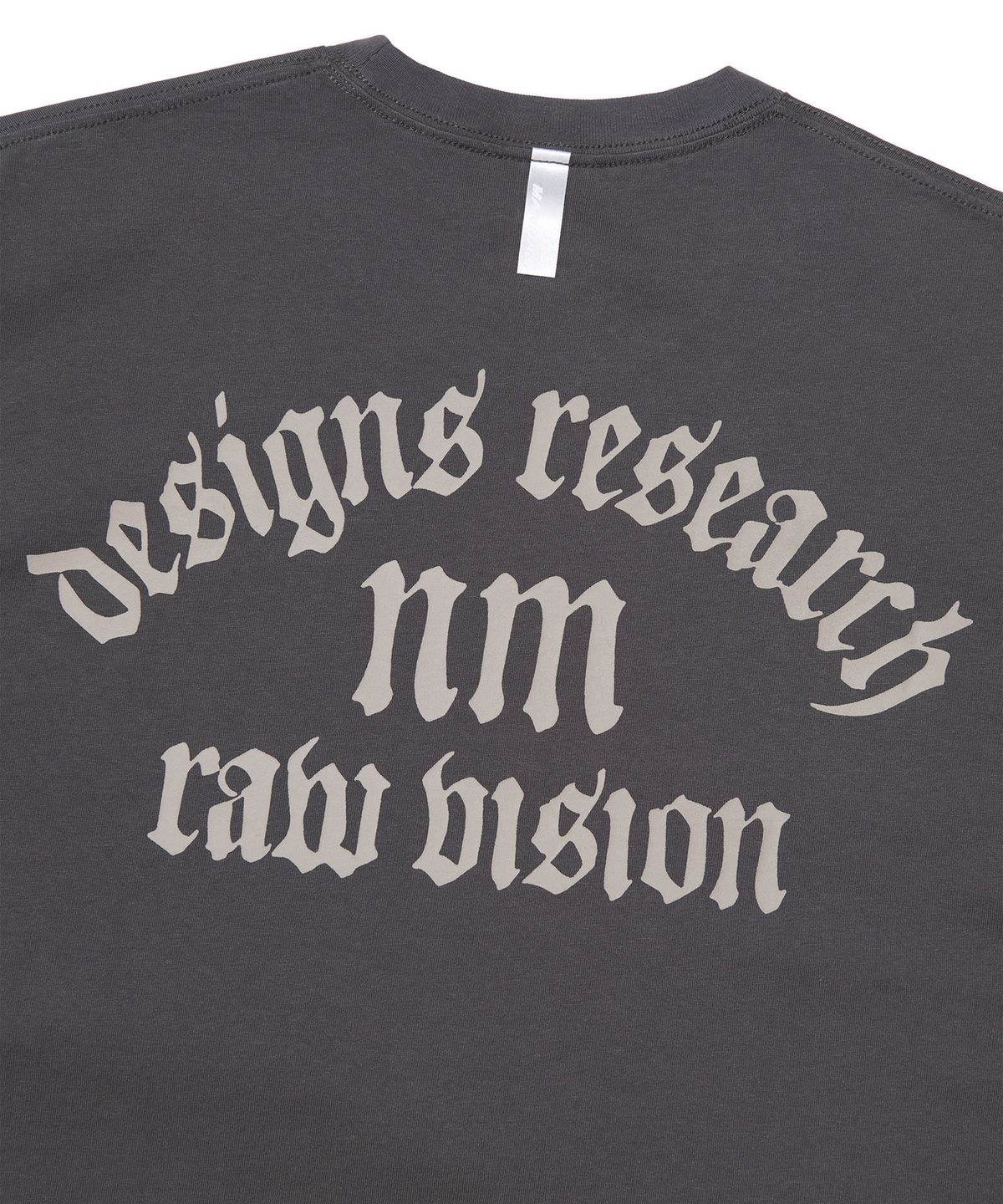노매뉴얼(NOMANUAL) R.V ARCH LOGO T-SHIRT - CHARCOAL