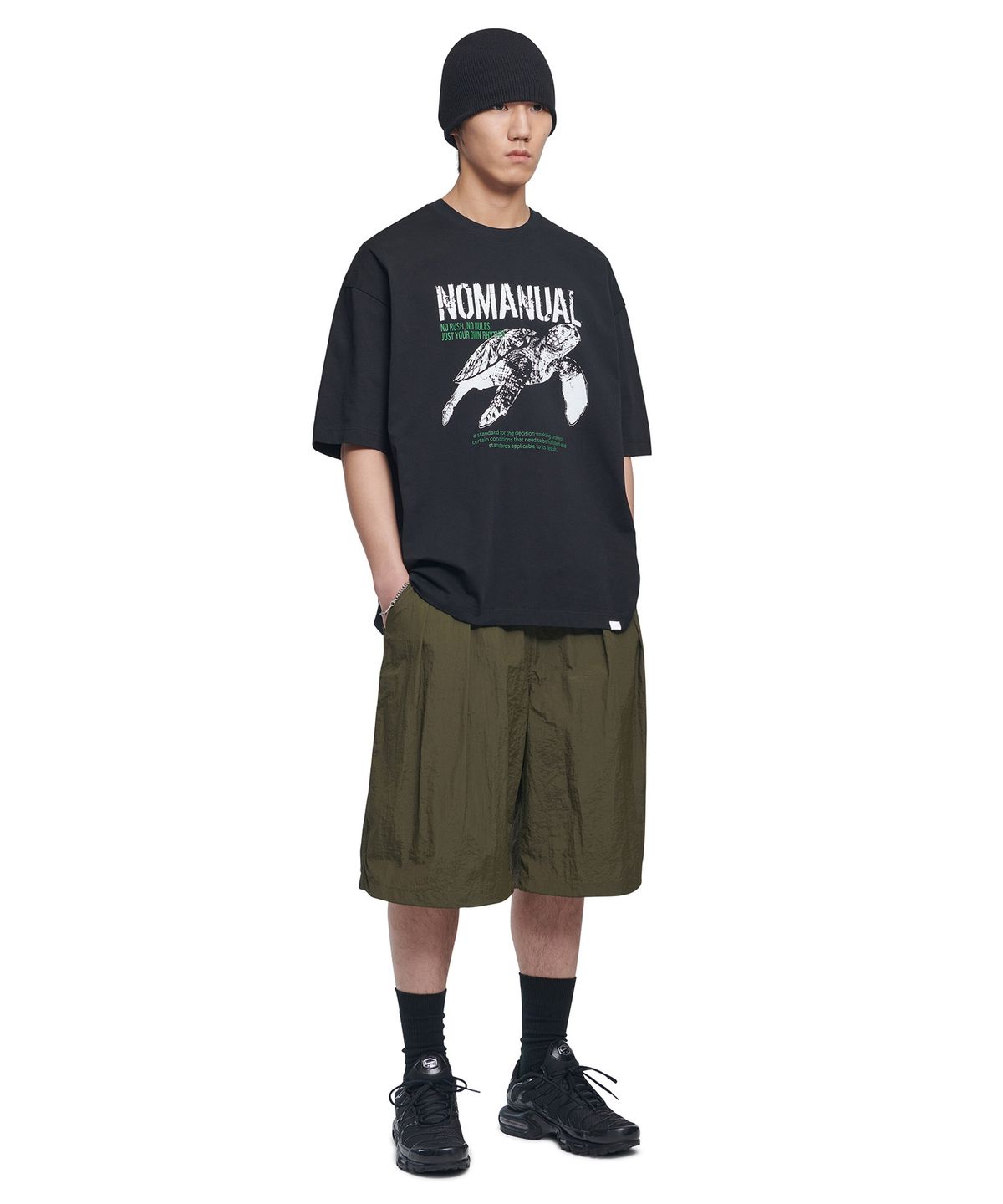 노매뉴얼(NOMANUAL) TURTLE T-SHIRT - BLACK