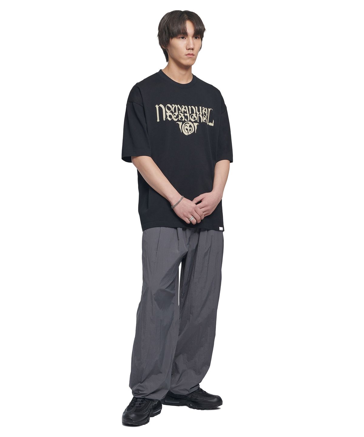 노매뉴얼(NOMANUAL) P.T T-SHIRT - BLACK