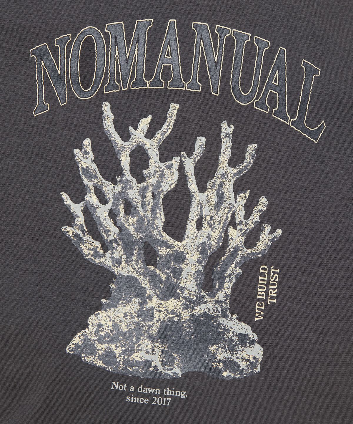 노매뉴얼(NOMANUAL) METAL CORAL REEF T-SHIRT - CHARCOAL