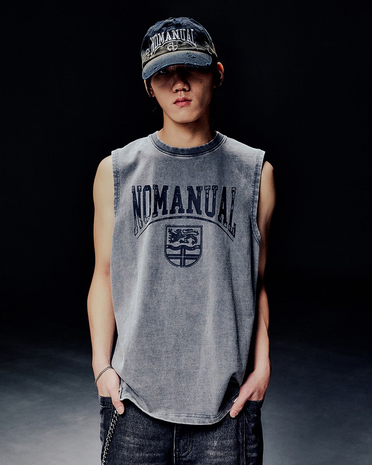 노매뉴얼(NOMANUAL) EMBLEM WASHED SLEEVELESS TEE - WASHED GRAY
