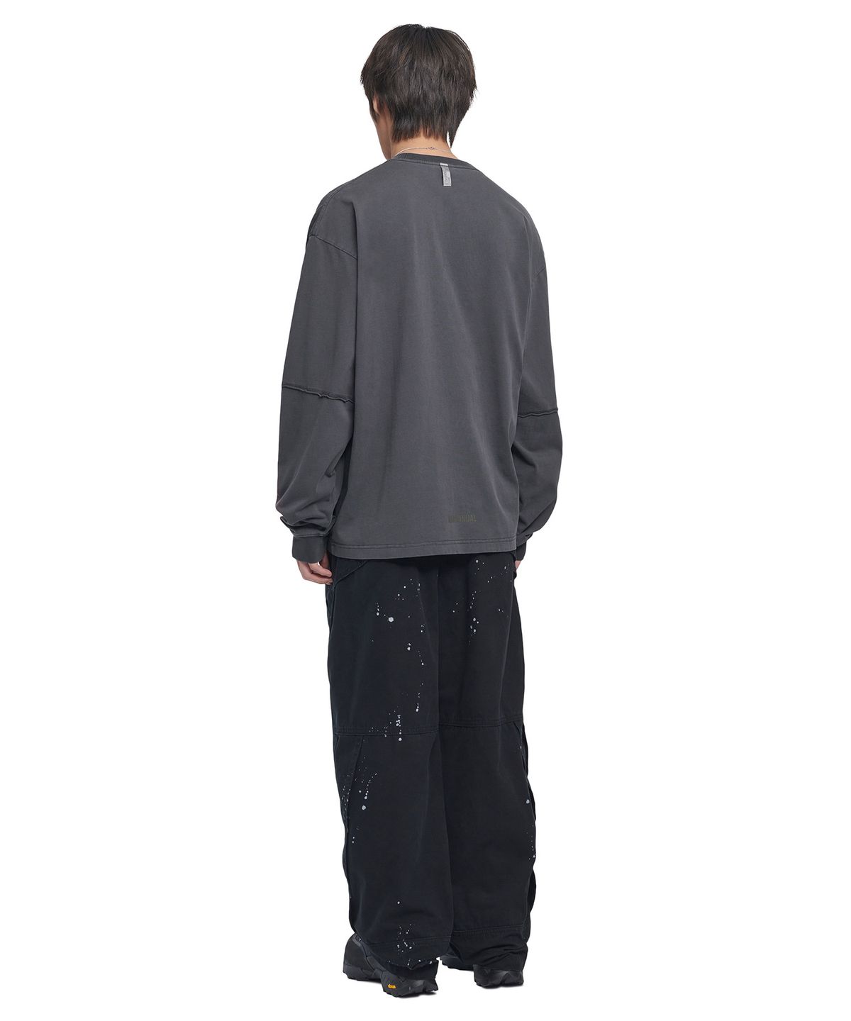 노매뉴얼(NOMANUAL) SLASH LONG SLEEVE TEE - CHARCOAL