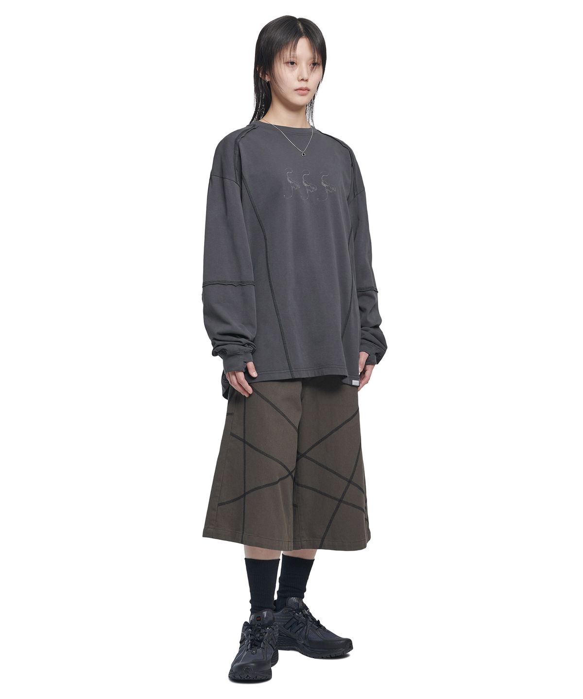 노매뉴얼(NOMANUAL) SLASH LONG SLEEVE TEE - CHARCOAL