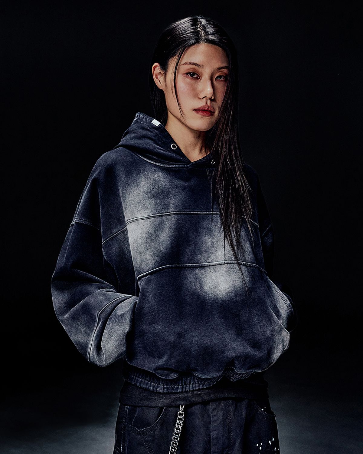 노매뉴얼(NOMANUAL) STAIN WASHED HOODIE - WASHED BLACK