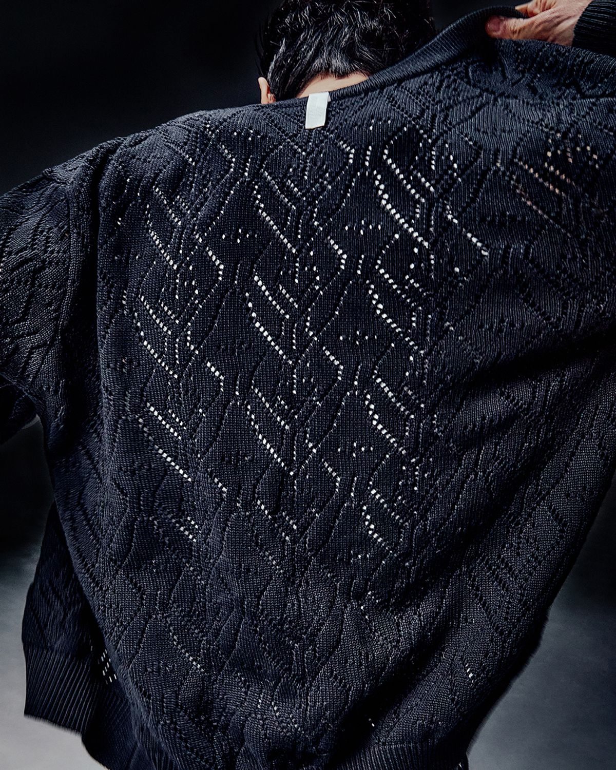 노매뉴얼(NOMANUAL) T.B PUNCHING KNIT CARDIGAN - BLACK