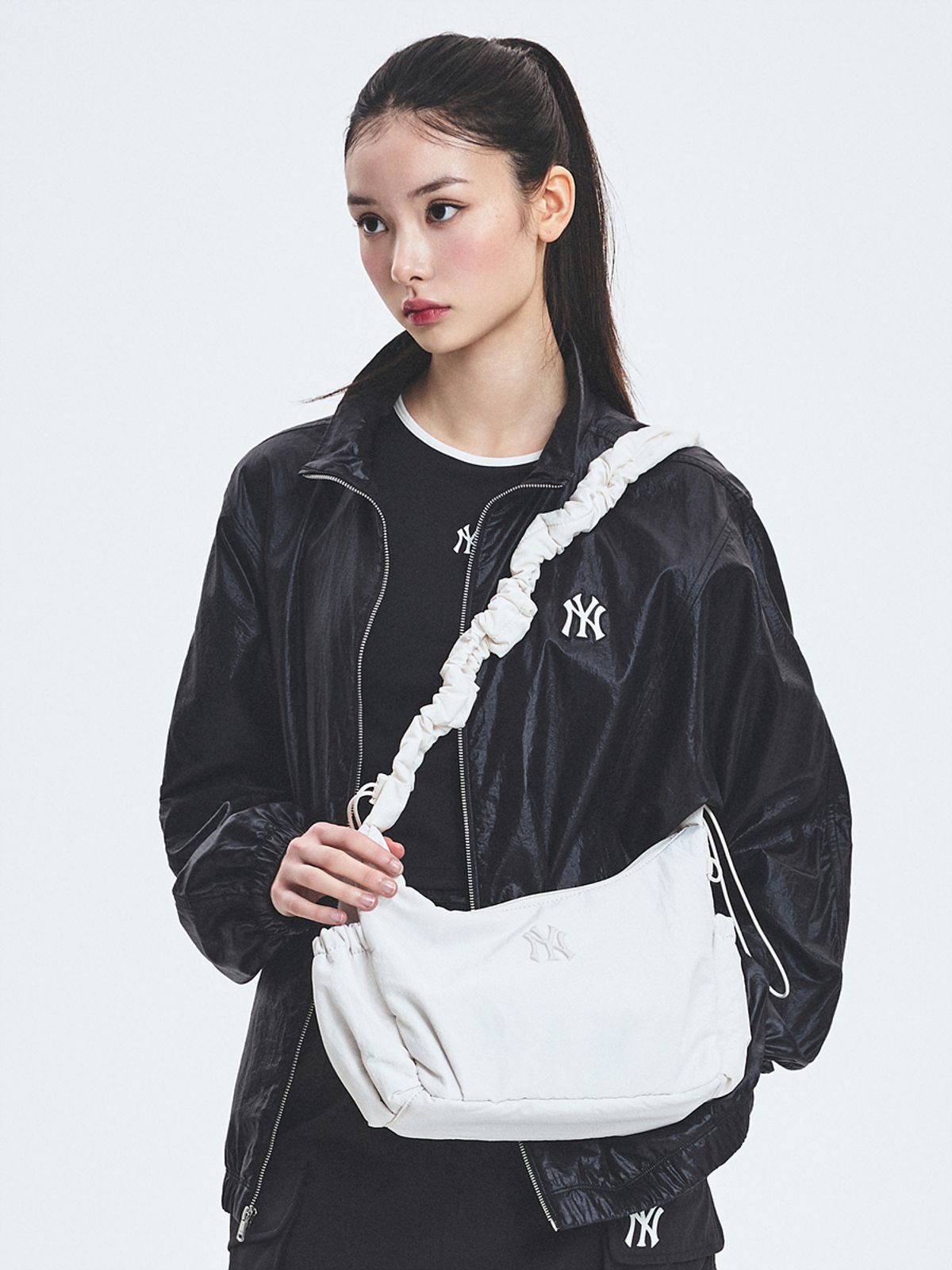 엠엘비(MLB) 베이직 애슬레져 호보백 NY (Cream)