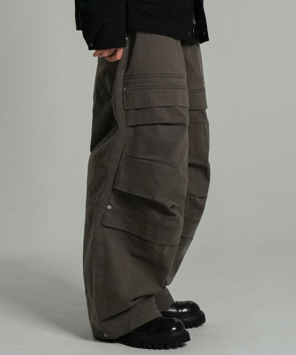 아이돈워너셀(IDWS) Nomad Maxi Layer Pants Charcoal