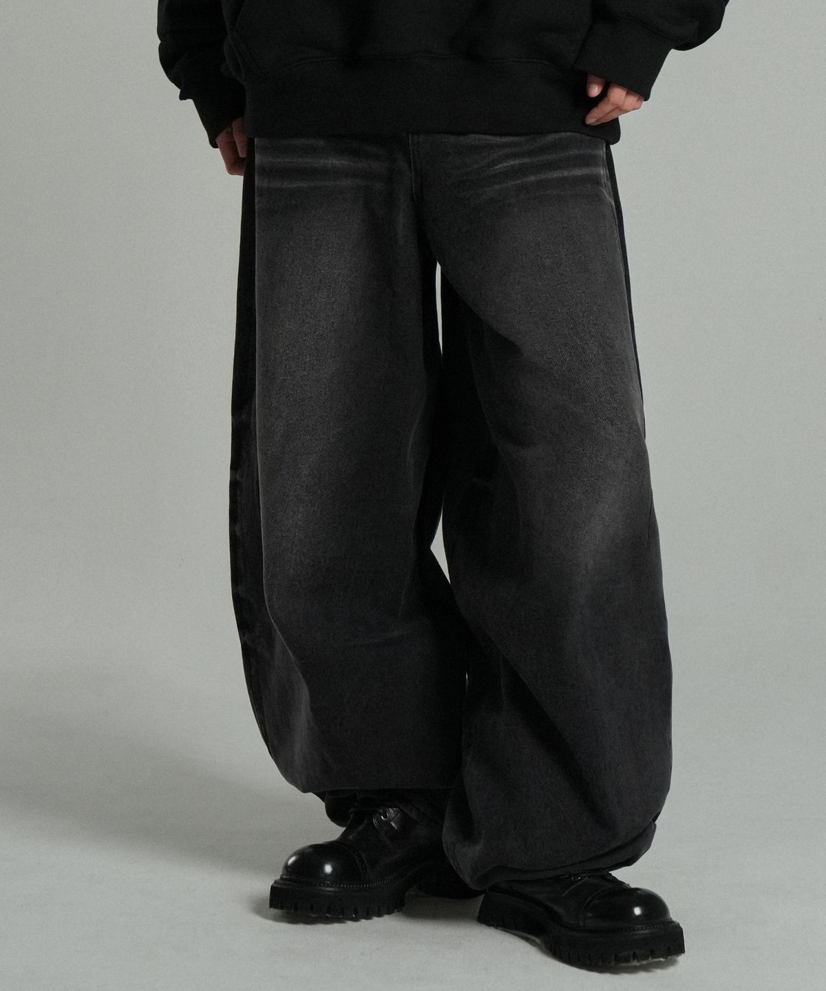 아이돈워너셀(IDWS) Axel Denim Balloon Pants Black