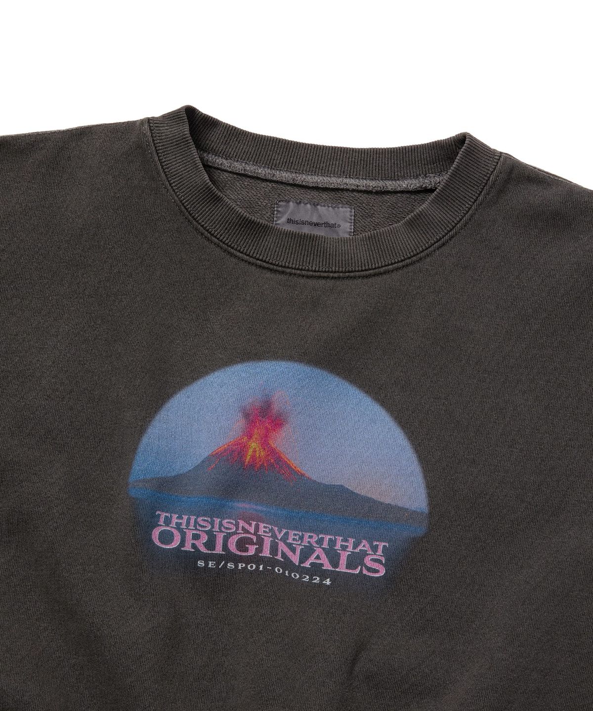 디스이즈네버댓(THISISNEVERTHAT) Volcano W Crewneck Charcoal