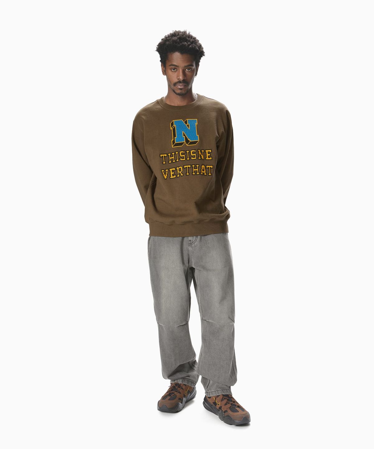 디스이즈네버댓(THISISNEVERTHAT) Cross Stitched Crewneck Brown