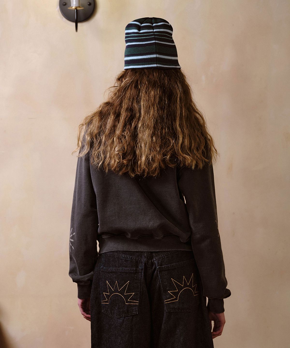 헬로 선라이즈(HELLO SUNRISE) Ethnic Symbol Sweatshirt(W)_Charcoal