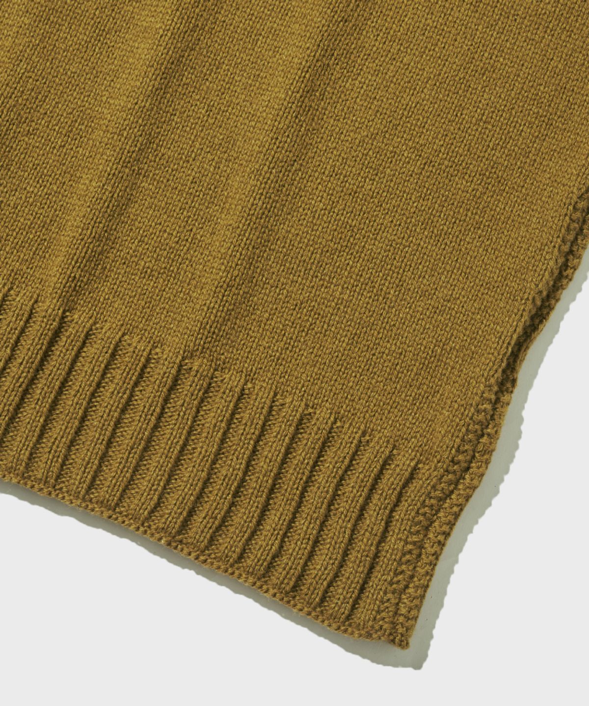 아웃스탠딩(OUTSTANDING) REDCROSS VEST_KHAKI