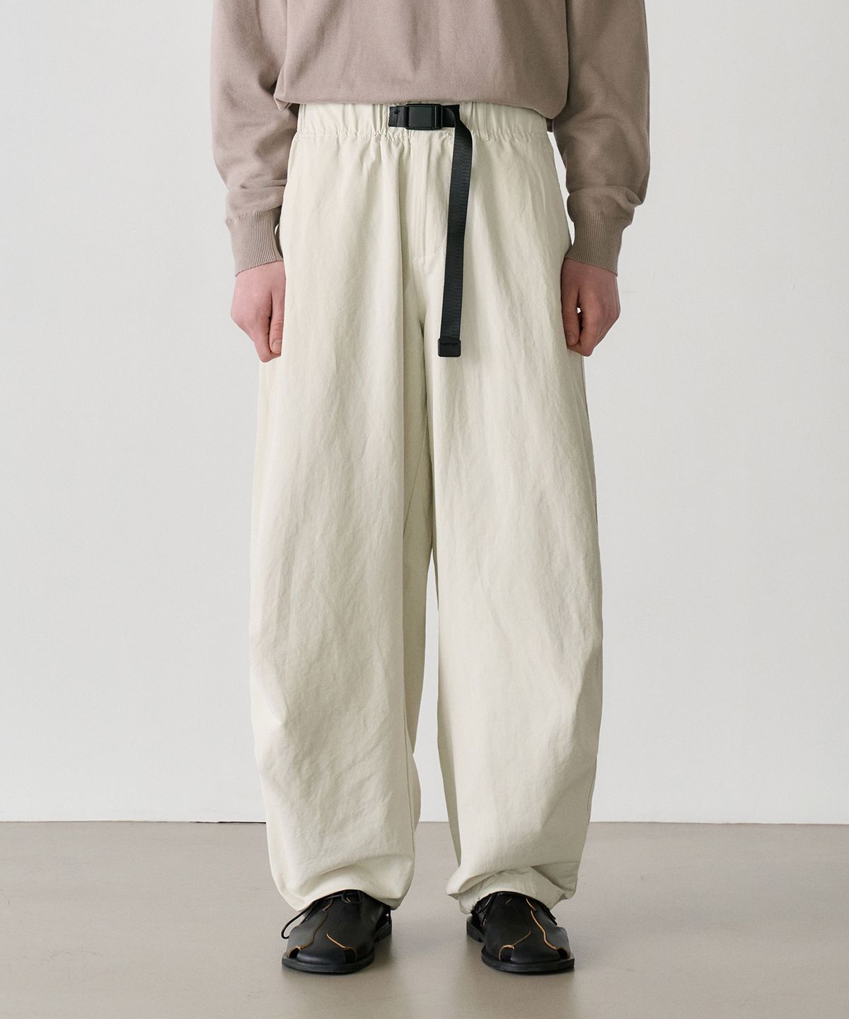 노운(NOUN) easy nylon pants (ivory)