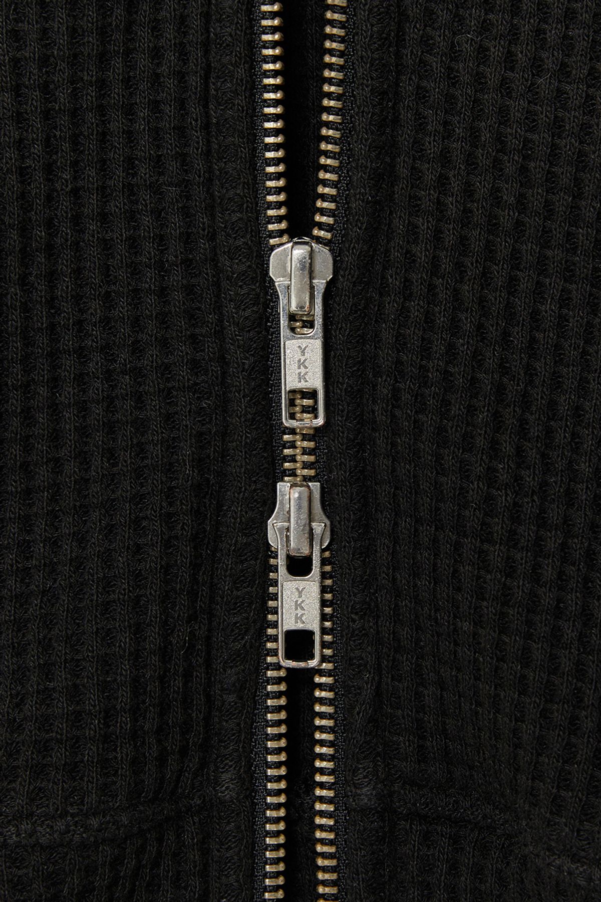 비바스튜디오(VIVASTUDIO) BLACK CAT WAFFLE ZIP-UP HOODIE [BLACK]