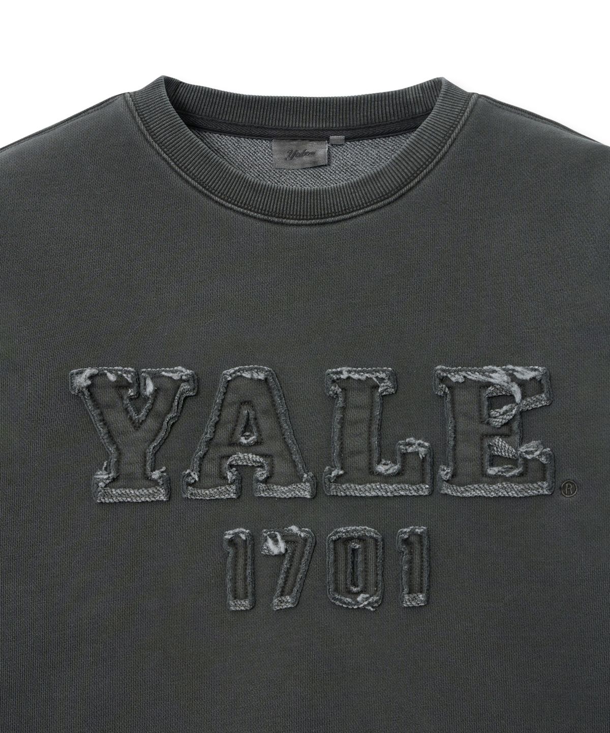 예일(YALE) 우먼즈 피그먼트 아플리케 크롭 스웨트셔츠_차콜