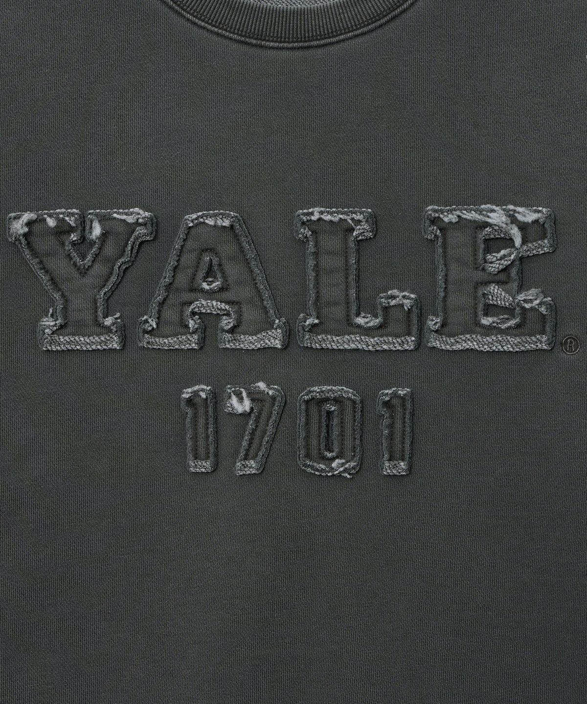 예일(YALE) 우먼즈 피그먼트 아플리케 크롭 스웨트셔츠_차콜