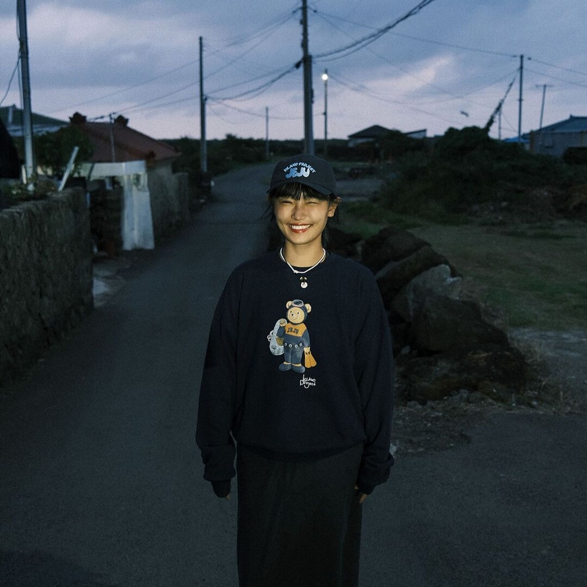 아일랜드 프로젝트(ISLAND PROJECT) Diver Bear Sweatshirt - Navy
