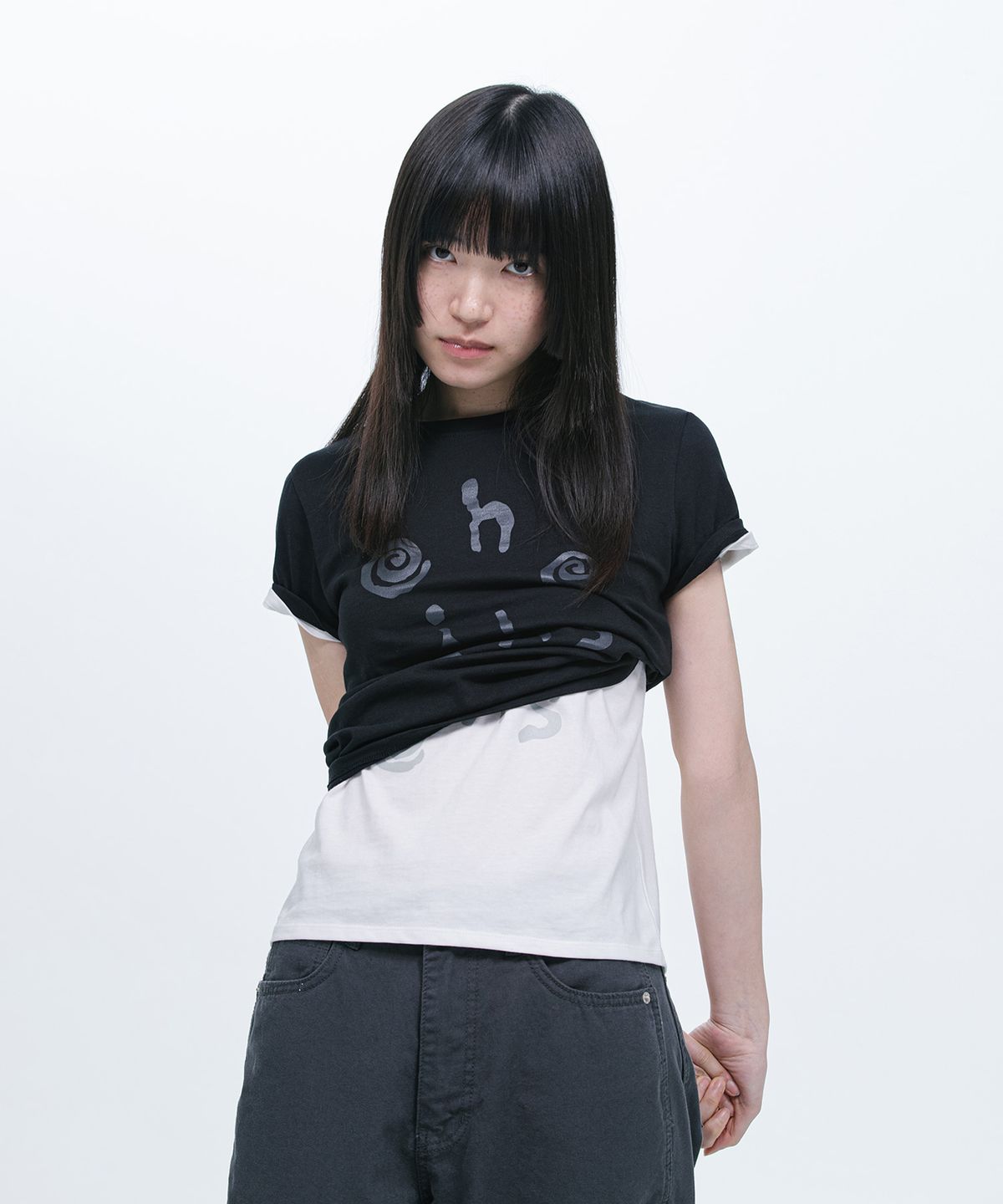 오헤시오(OHESHIO) LOGO SLIM T-SHIRT, BLACK