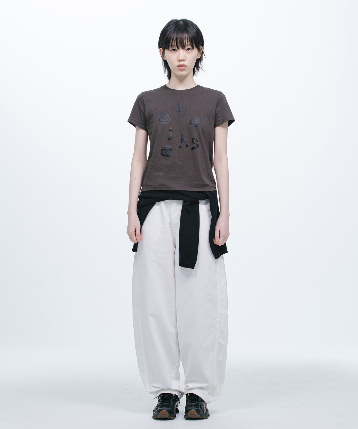 오헤시오(OHESHIO) LOGO SLIM T-SHIRT, DEEP BROWN